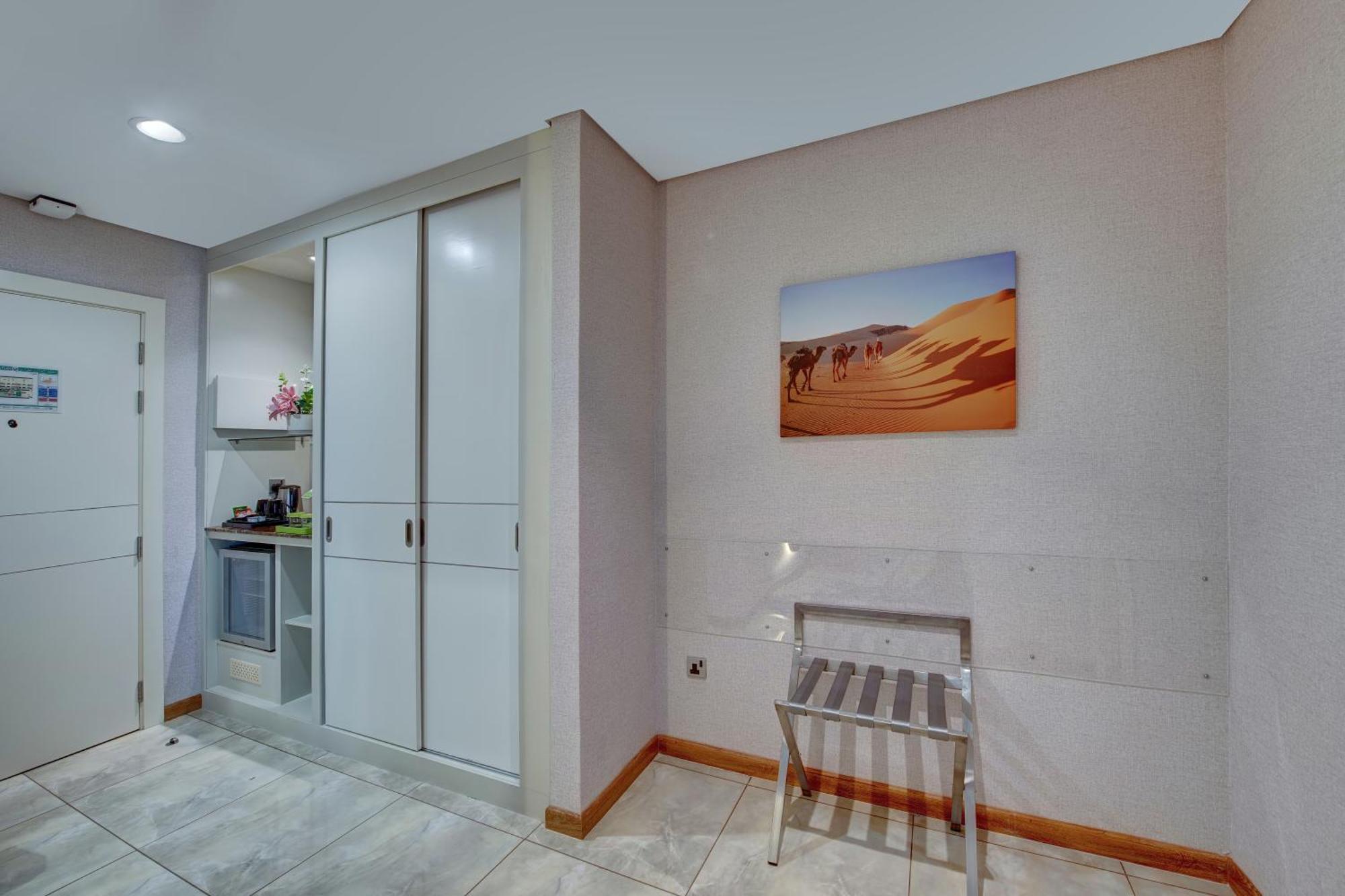La Quinta By Wyndham Abu Dhabi Al Wahda Hotell Eksteriør bilde