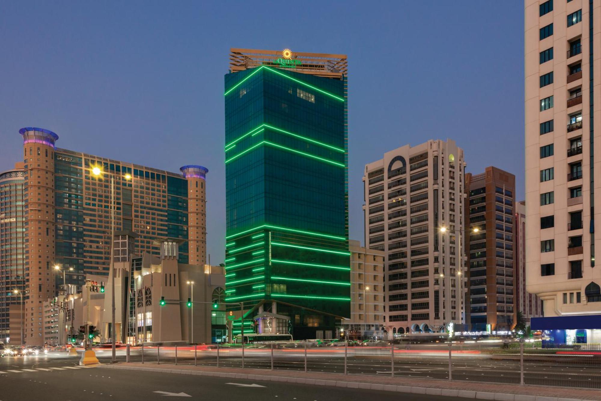 La Quinta By Wyndham Abu Dhabi Al Wahda Hotell Eksteriør bilde