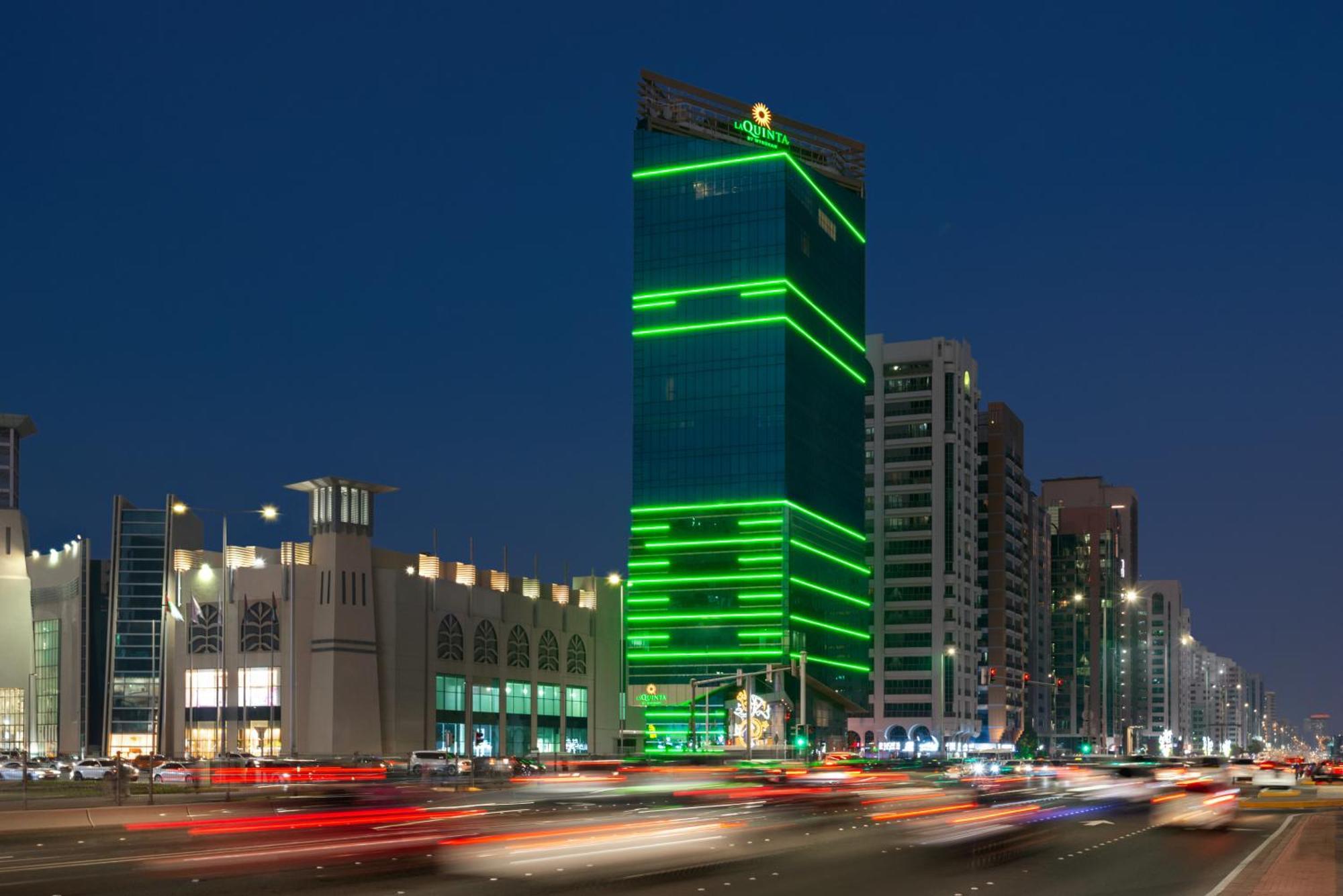 La Quinta By Wyndham Abu Dhabi Al Wahda Hotell Eksteriør bilde