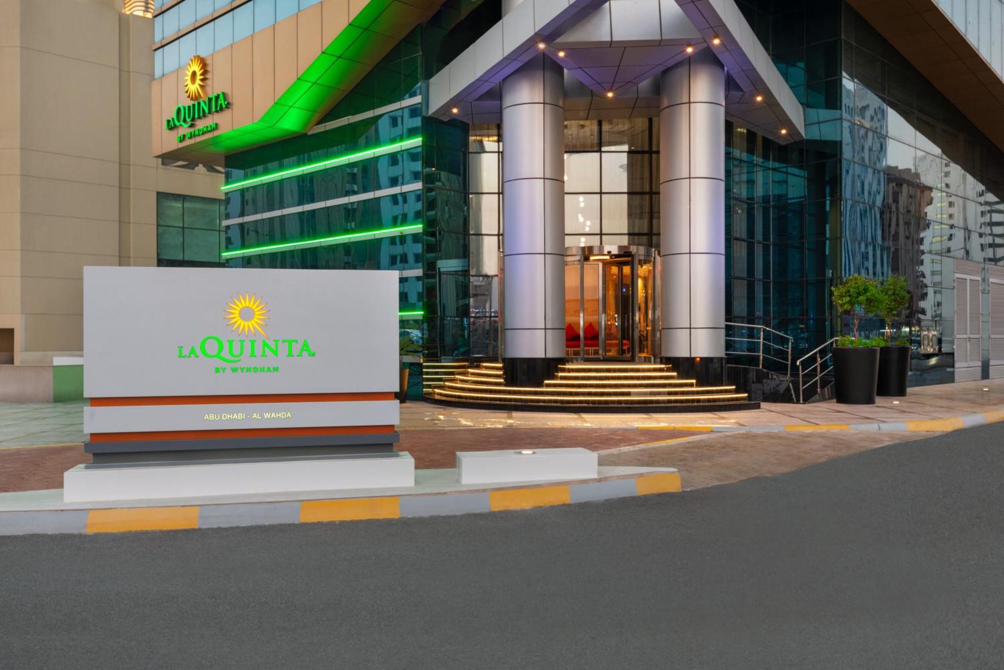 La Quinta By Wyndham Abu Dhabi Al Wahda Hotell Eksteriør bilde
